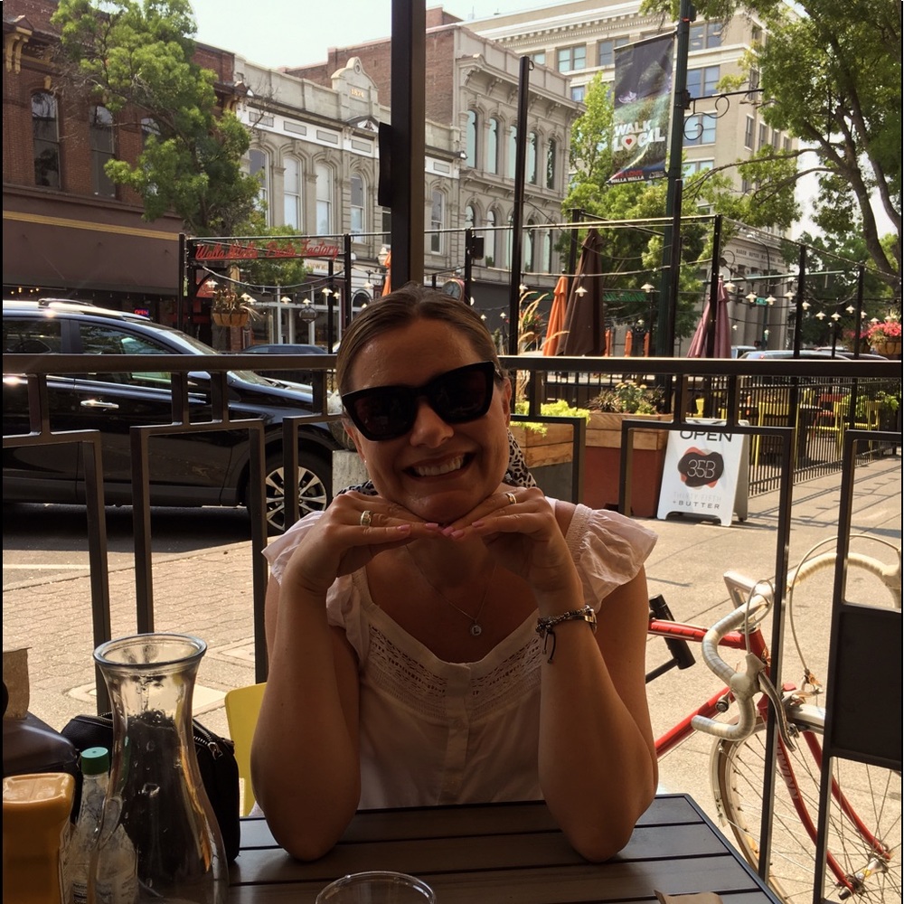 Meet your Posher, Lauren